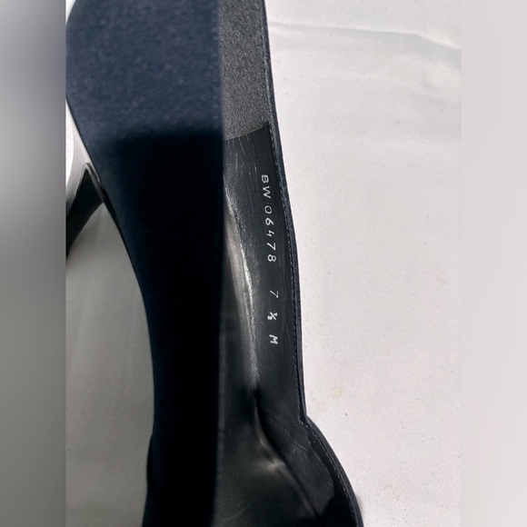 Stewart Weitzman Dark Blue Kitten Heels, Size 7.5 - Picture 3 of 6